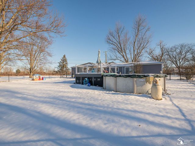 8485 S Stoney Creek Road, Carleton, MI 48117