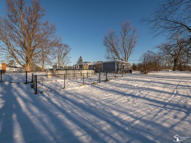 8485 S Stoney Creek Road, Carleton, MI 48117