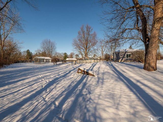 8485 S Stoney Creek Road, Carleton, MI 48117