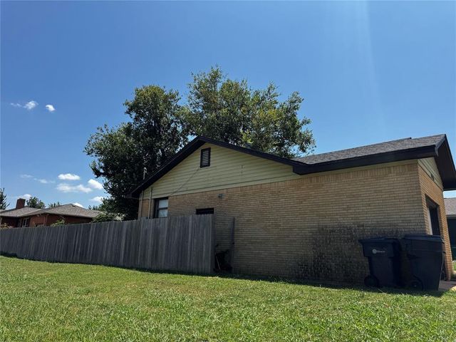 6728 N Ross Avenue, Oklahoma City, OK 73116