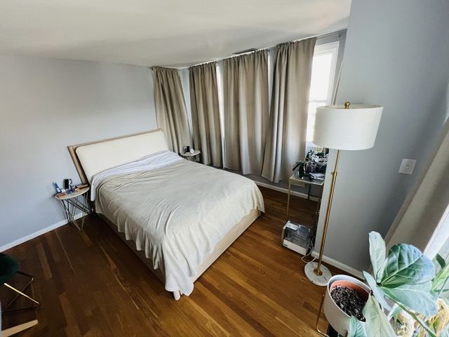 218 Thorndike St 301, Cambridge, MA 02141