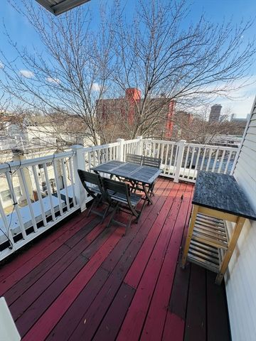 218 Thorndike St 301, Cambridge, MA 02141