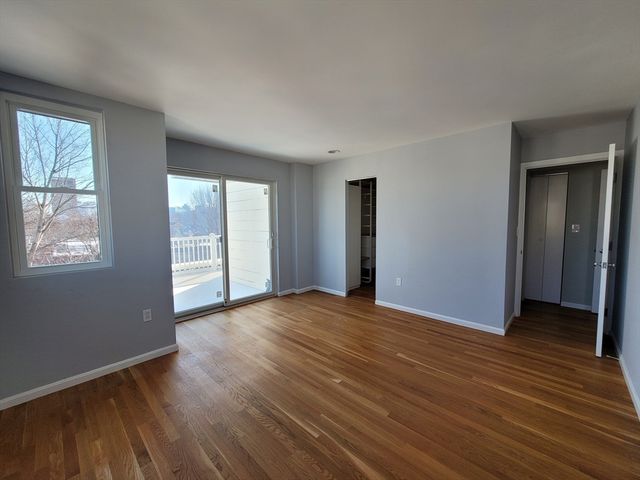 218 Thorndike St 301, Cambridge, MA 02141