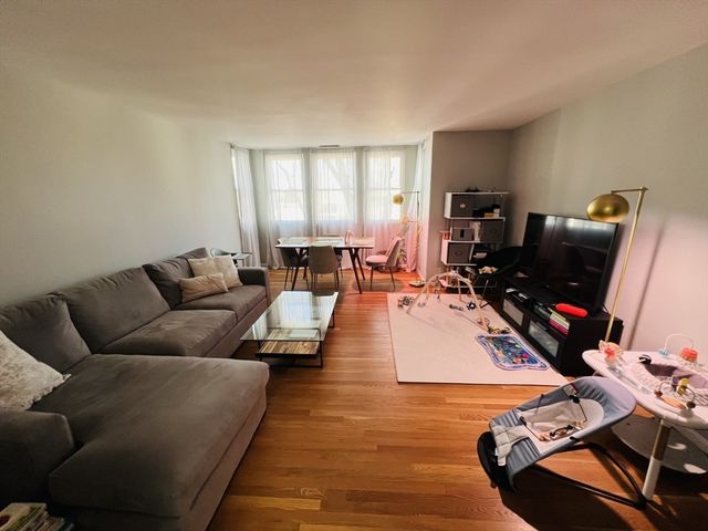 218 Thorndike St 301, Cambridge, MA 02141