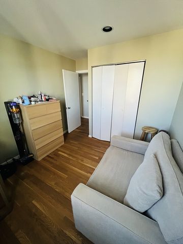 218 Thorndike St 301, Cambridge, MA 02141