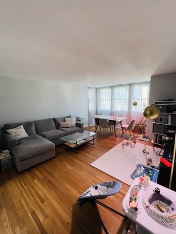 218 Thorndike St 301, Cambridge, MA 02141