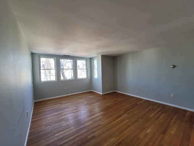 218 Thorndike St 301, Cambridge, MA 02141