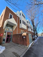 218 Thorndike St 301, Cambridge, MA 02141