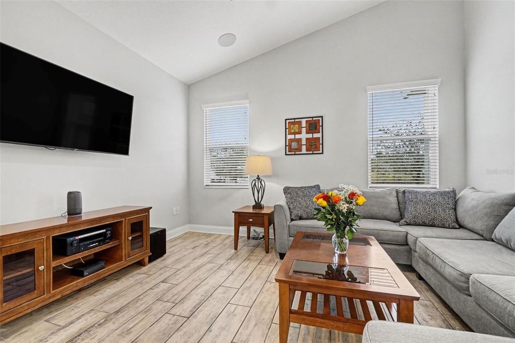 Image 6 of property listing at 6035 MONTEREY CYPRESS TRAIL, Sanford, FL 32773