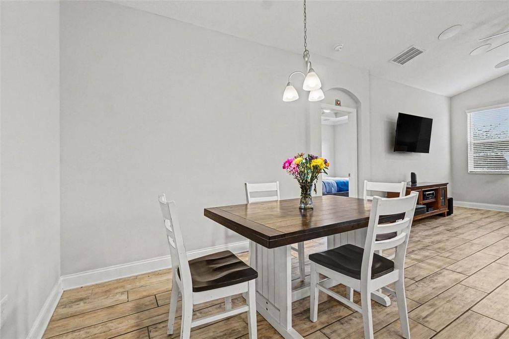 Image 9 of property listing at 6035 MONTEREY CYPRESS TRAIL, Sanford, FL 32773