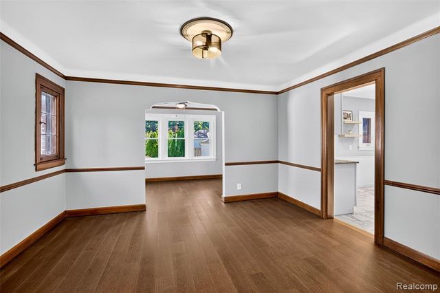 312 Mckinley Avenue, Grosse Pointe Farms, MI 48236