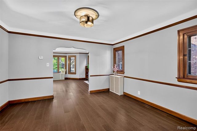 312 Mckinley Avenue, Grosse Pointe Farms, MI 48236