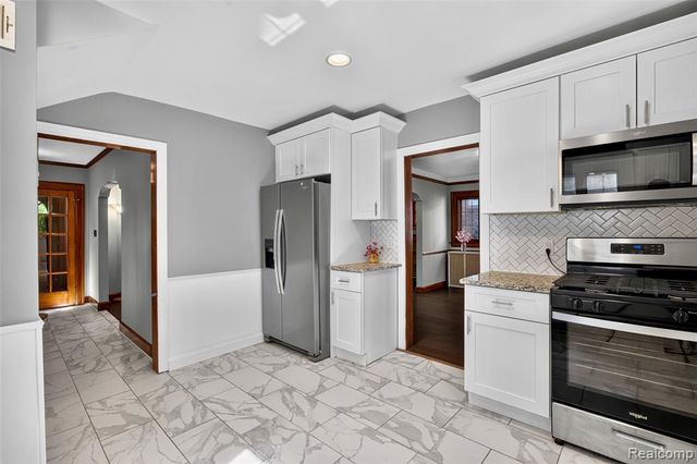 312 Mckinley Avenue, Grosse Pointe Farms, MI 48236