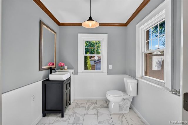 312 Mckinley Avenue, Grosse Pointe Farms, MI 48236