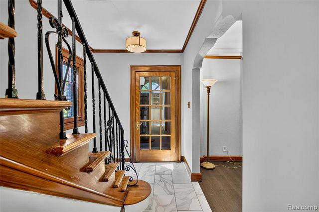 312 Mckinley Avenue, Grosse Pointe Farms, MI 48236