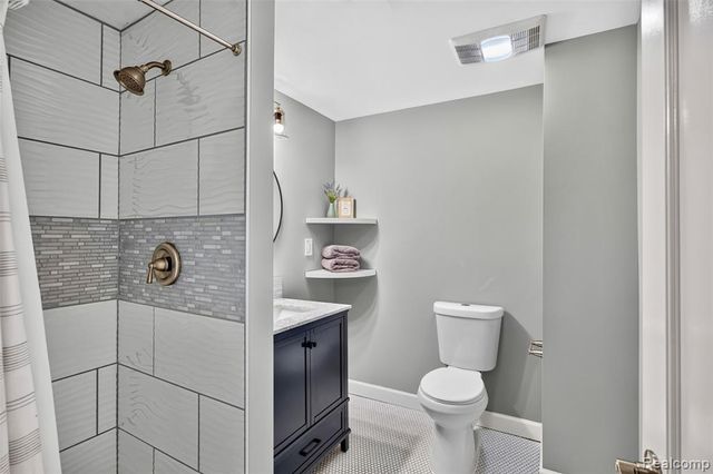 312 Mckinley Avenue, Grosse Pointe Farms, MI 48236