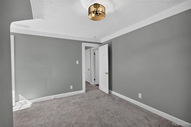 312 Mckinley Avenue, Grosse Pointe Farms, MI 48236