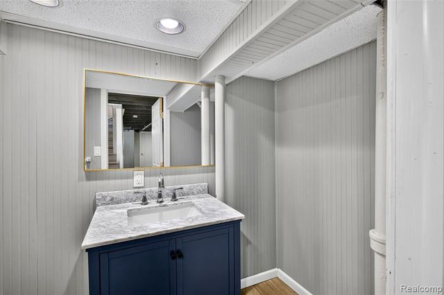312 Mckinley Avenue, Grosse Pointe Farms, MI 48236