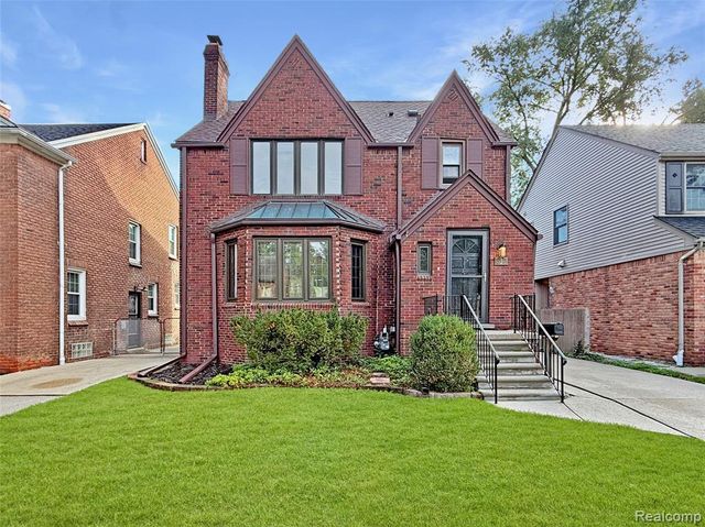 312 Mckinley Avenue, Grosse Pointe Farms, MI 48236