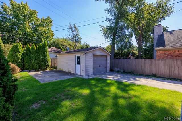 312 Mckinley Avenue, Grosse Pointe Farms, MI 48236