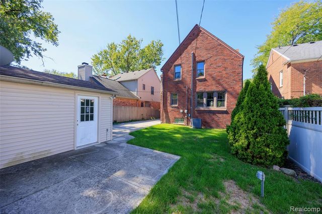 312 Mckinley Avenue, Grosse Pointe Farms, MI 48236