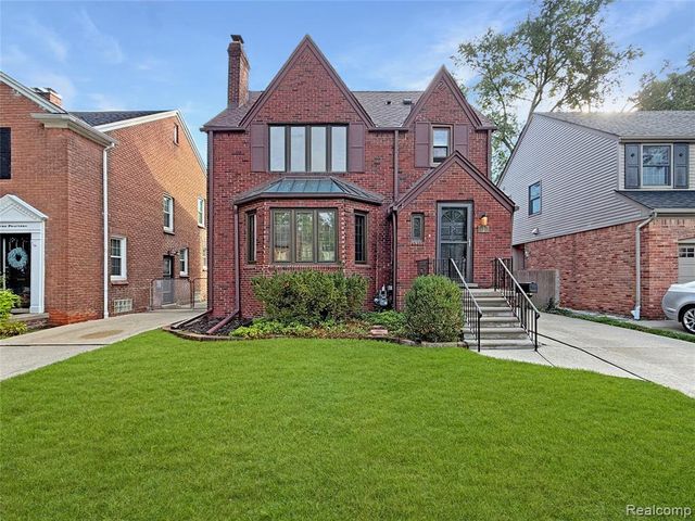 312 Mckinley Avenue, Grosse Pointe Farms, MI 48236