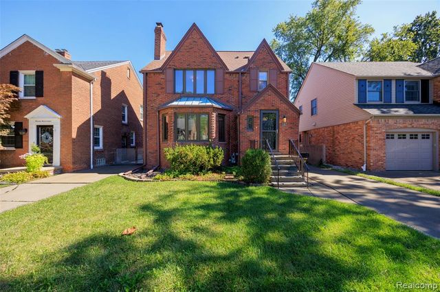 312 Mckinley Avenue, Grosse Pointe Farms, MI 48236