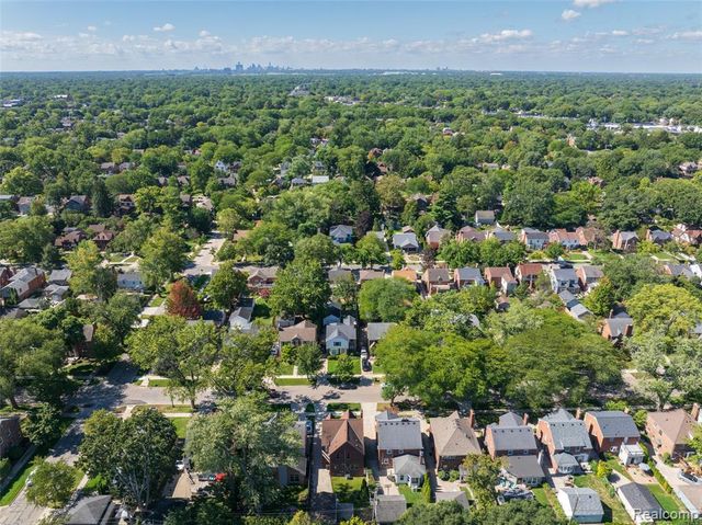 312 Mckinley Avenue, Grosse Pointe Farms, MI 48236