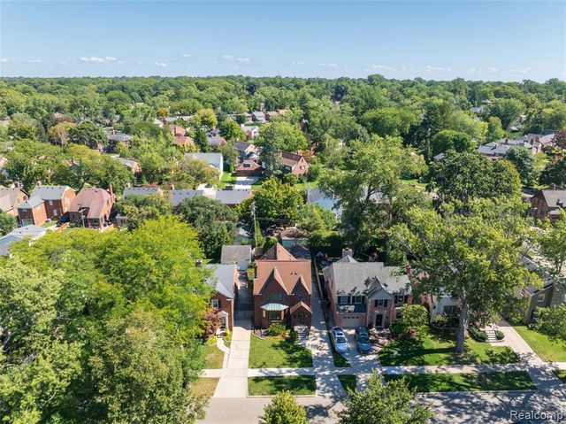 312 Mckinley Avenue, Grosse Pointe Farms, MI 48236