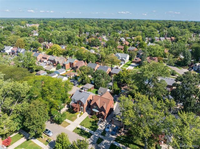 312 Mckinley Avenue, Grosse Pointe Farms, MI 48236