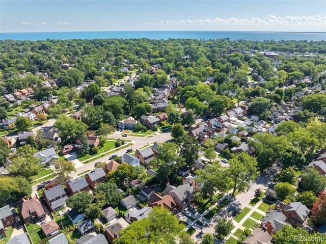 312 Mckinley Avenue, Grosse Pointe Farms, MI 48236
