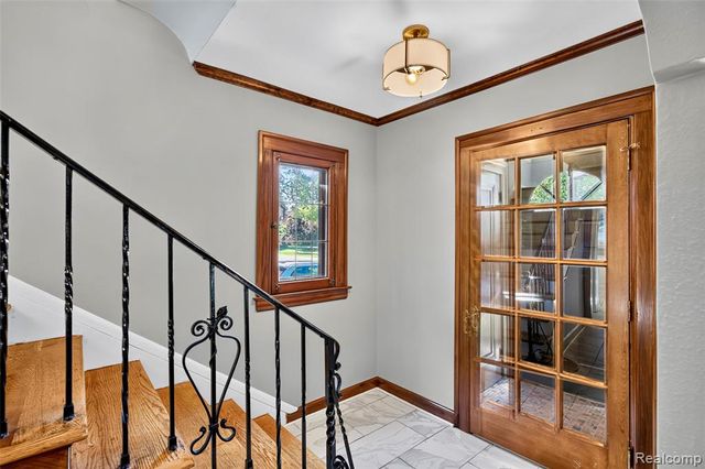312 Mckinley Avenue, Grosse Pointe Farms, MI 48236