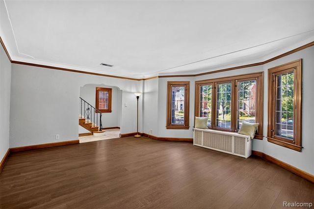312 Mckinley Avenue, Grosse Pointe Farms, MI 48236