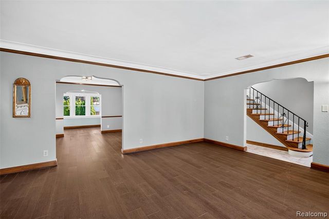 312 Mckinley Avenue, Grosse Pointe Farms, MI 48236