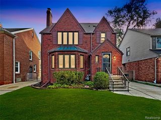 312 Mckinley Avenue, Grosse Pointe Farms, MI 48236