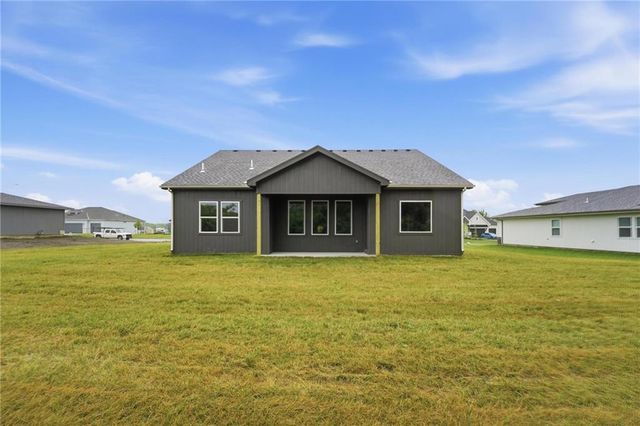 1808 Halls Creek Avenue, Raymore, MO 64083