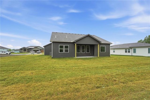 1808 Halls Creek Avenue, Raymore, MO 64083
