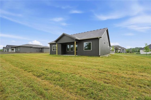 1808 Halls Creek Avenue, Raymore, MO 64083