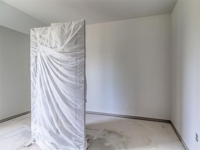 8561 Oak Tree Circle, Edmond, OK 73025