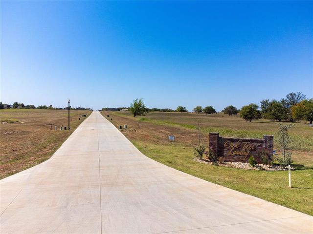 8561 Oak Tree Circle, Edmond, OK 73025