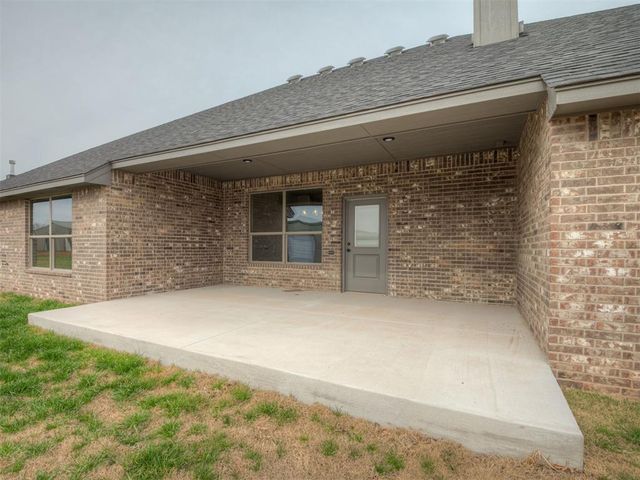 8561 Oak Tree Circle, Edmond, OK 73025