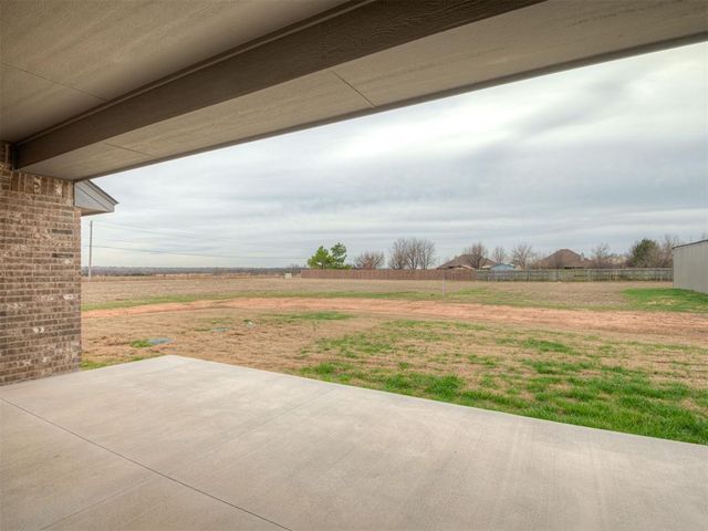 8561 Oak Tree Circle, Edmond, OK 73025