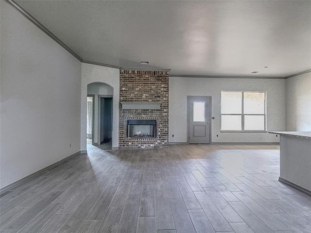 8561 Oak Tree Circle, Edmond, OK 73025