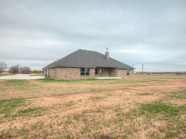 8561 Oak Tree Circle, Edmond, OK 73025