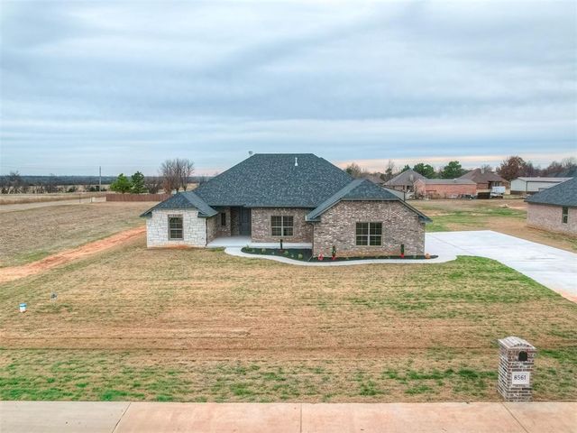8561 Oak Tree Circle, Edmond, OK 73025