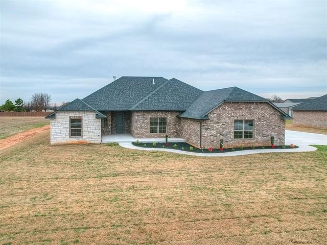 8561 Oak Tree Circle, Edmond, OK 73025