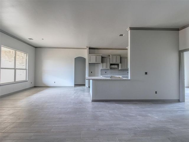 8561 Oak Tree Circle, Edmond, OK 73025