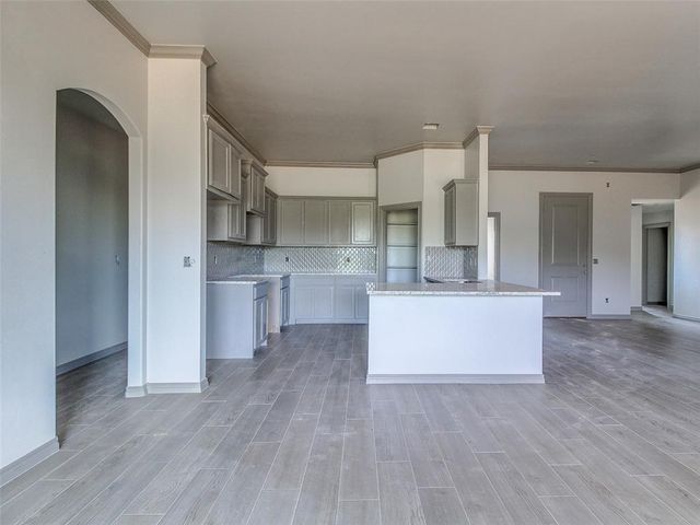 8561 Oak Tree Circle, Edmond, OK 73025