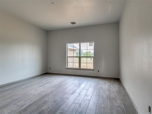 8561 Oak Tree Circle, Edmond, OK 73025