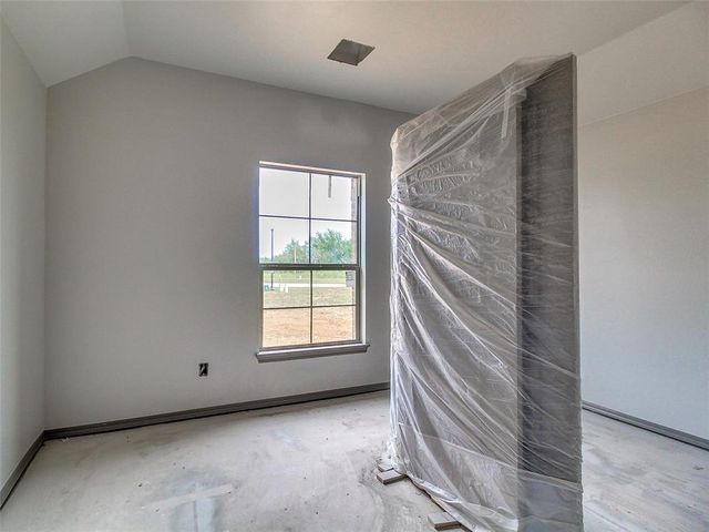 8561 Oak Tree Circle, Edmond, OK 73025